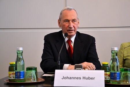 Auszeichnung für Mediziner und Theologen Johannes Huber