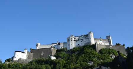 Blick auf den Mönchsberg mit der Festung Hohensalzburg