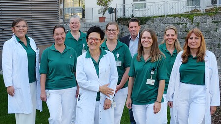 Das Team des Palliativkonsiliardiensts mit Direktor Arno Buchacher (Gesamtleiter Barmherzige Brüder Salzburg)