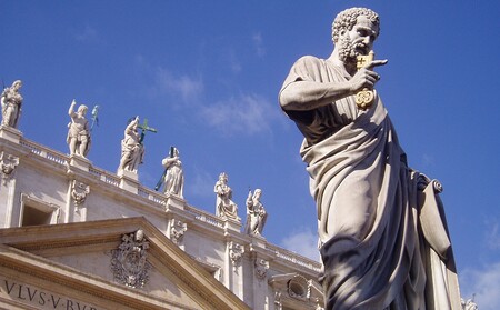 Petrus-Statue am Petersdom    
